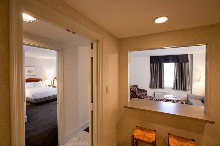 Bedroom 3, Hilton Cincinnati Netherland Plaza, Cincinnati