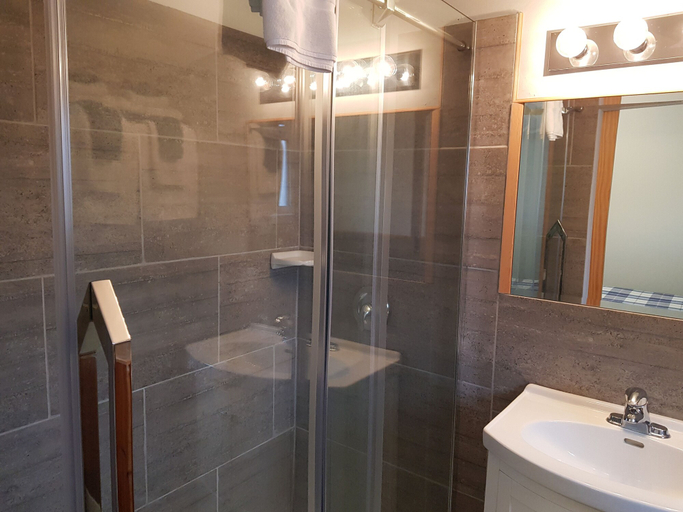Bathroom 3, The Orchard at Oliver, Okanagan-Similkameen