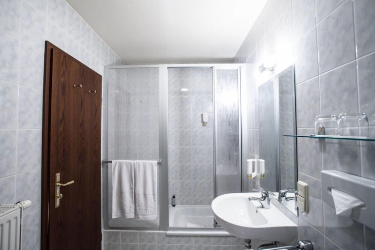 Bathroom 4, Hotel & Restaurant Klosterhof, Dresden