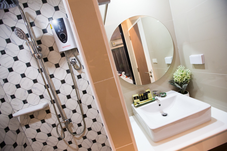 Bathroom 5, Villa Baron Hotel, Pak Kret
