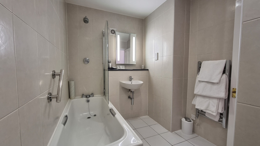 Bathroom 4, Reigate Manor, Surrey
