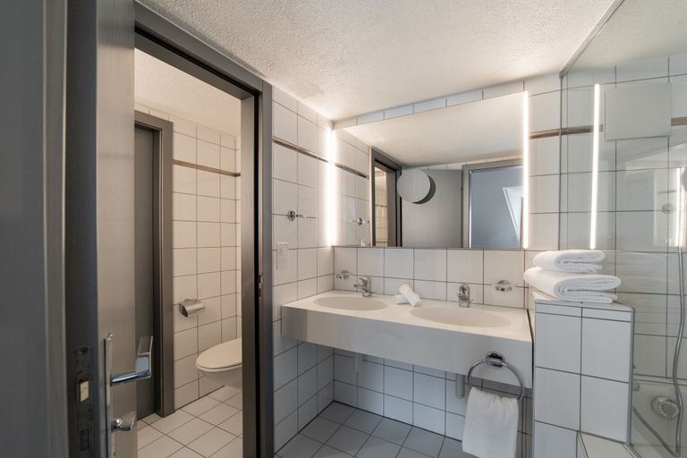 Bathroom 3, Boutique Hotel Stockalperhof, Brig