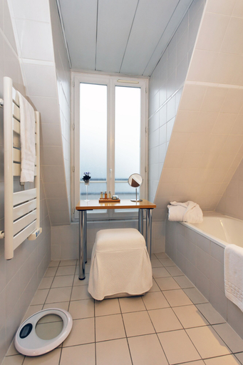 Bathroom 4, La Manufacture, Paris