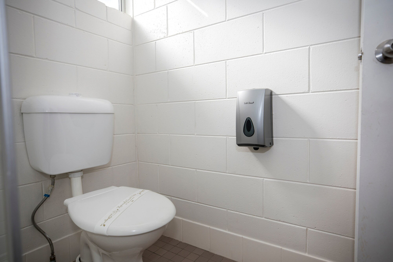 Bathroom 3, Banjo Paterson Motor Inn, Rosslea