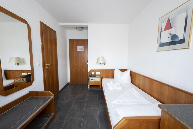 Bedroom 4, Hotel Astoria am Urachplatz, Stuttgart