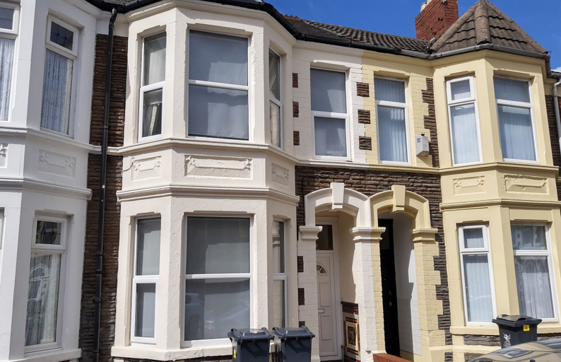 Exterior & Views