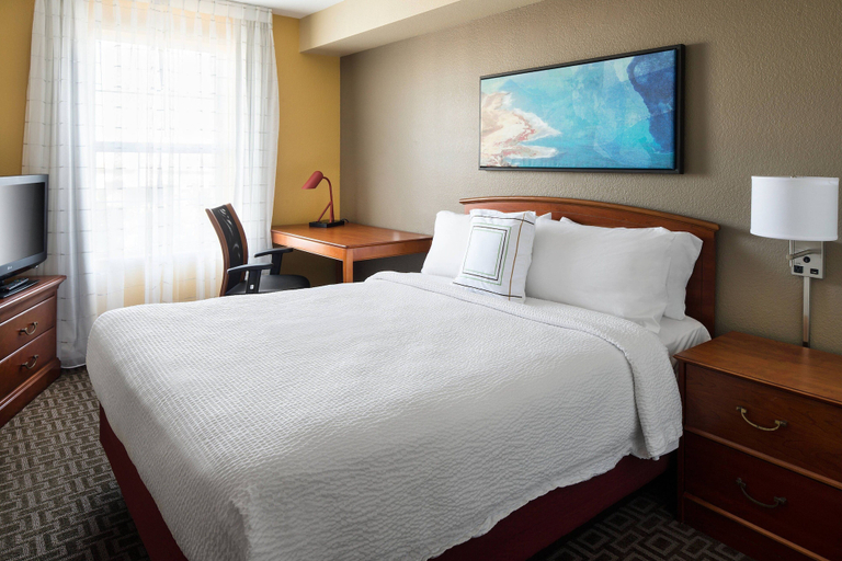 Bedroom 4, TownePlace Suites Los Angeles LAX/Manhattan Beach, Los Angeles