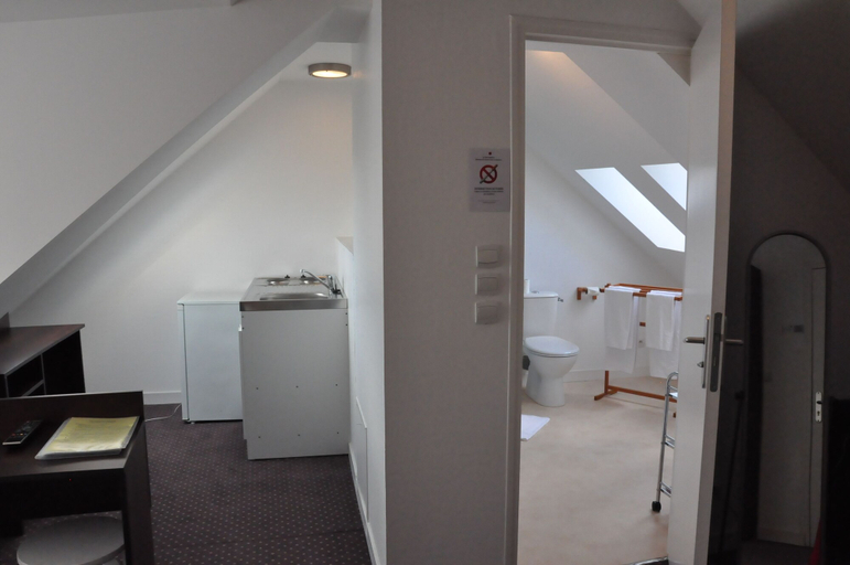 Bathroom 4, Le Lorient Hotel, Ille-et-Vilaine