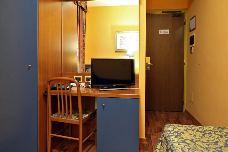 Bedroom 3, Albergo Al Castello, Rome