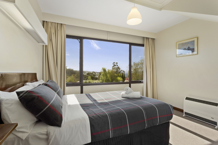 Bedroom 3, Village Family Motor Inn, Launceston - Pt B