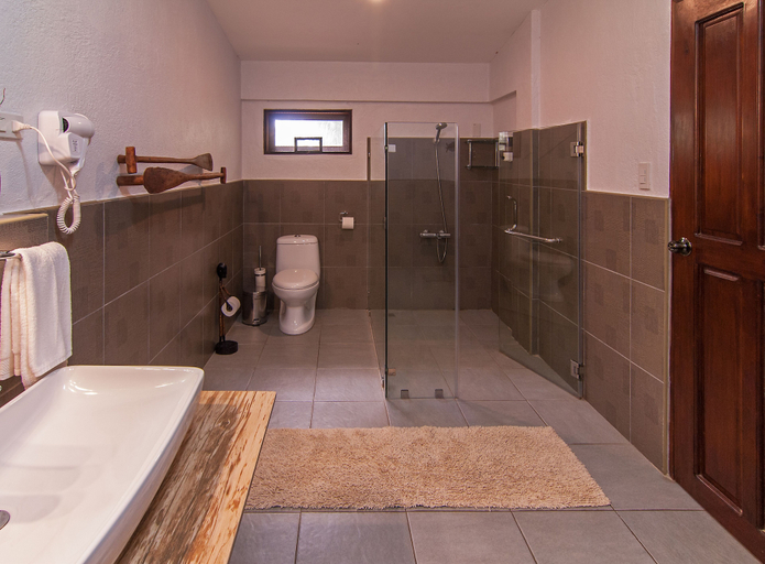 Bathroom 4, Oasis Resort, Panglao