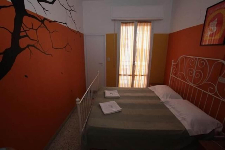 Bedroom 5, Sunflower Beach Backpacker Hostel, Rimini
