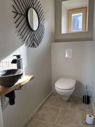Bathroom 5, Les Appartements du Domaine Gueguen, Yonne