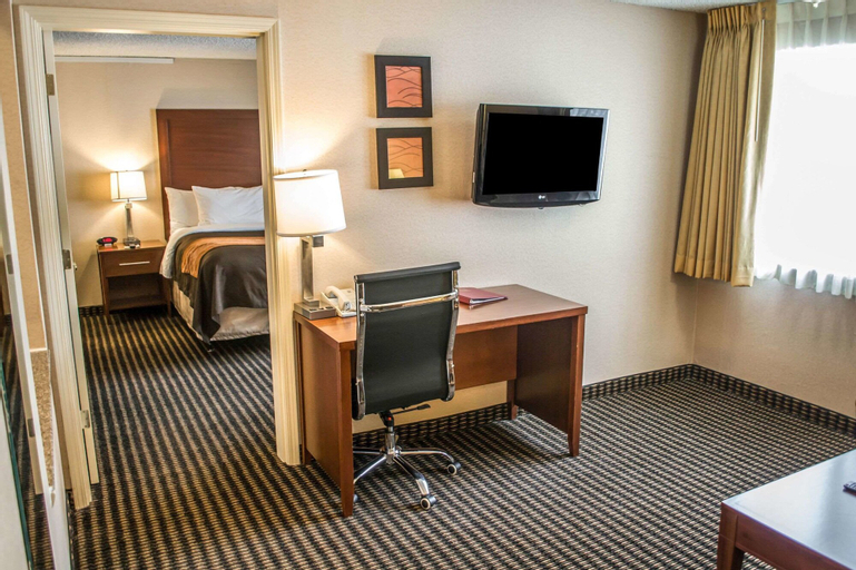 Bedroom 3, Comfort Inn & Suites Beaverton - Portland West, Washington