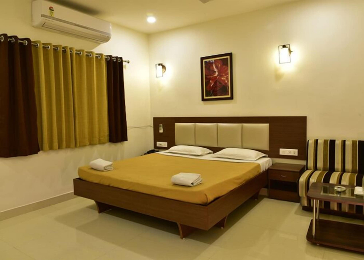 Bedroom 2, Hotel Shubh, Raipur