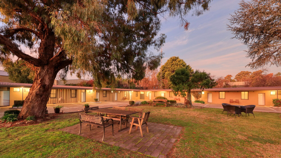 Others 4, Hamilton Hume Motor Inn, Yass Valley