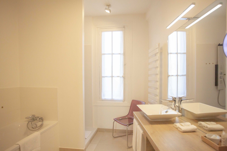 Bathroom 5, Hôtel Au Charme Rabelaisien, Indre-et-Loire
