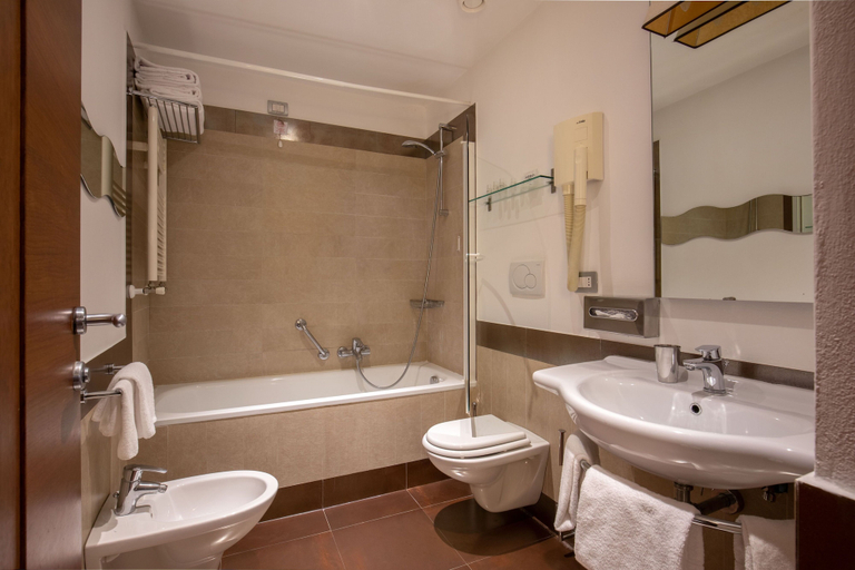 Bathroom 4, Condotti Boutique Hotel, Roma