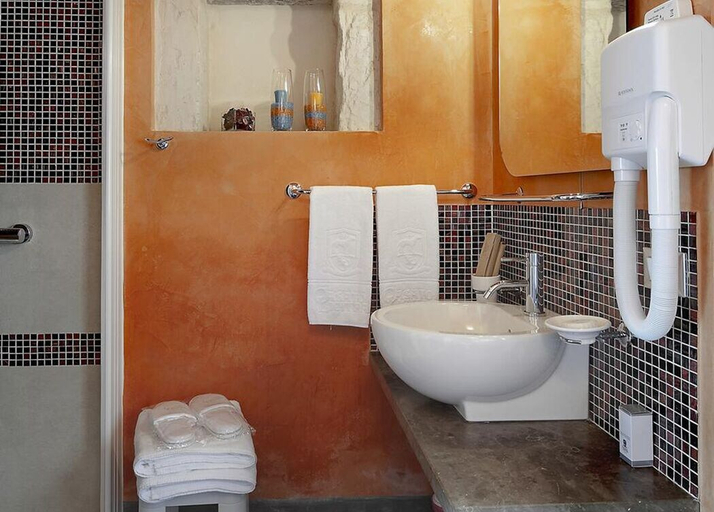 Bathroom 4, Hotel Casato Licitra, Ragusa