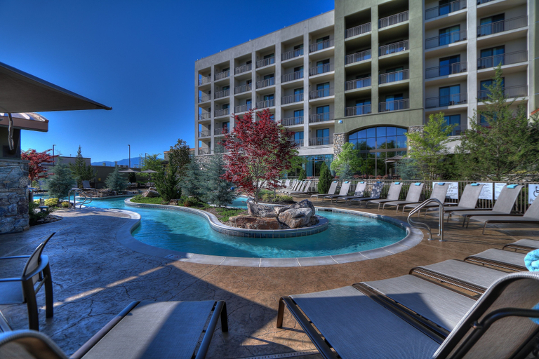 Sport & Beauty 5, Courtyard by Marriott Pigeon Forge, Sevier