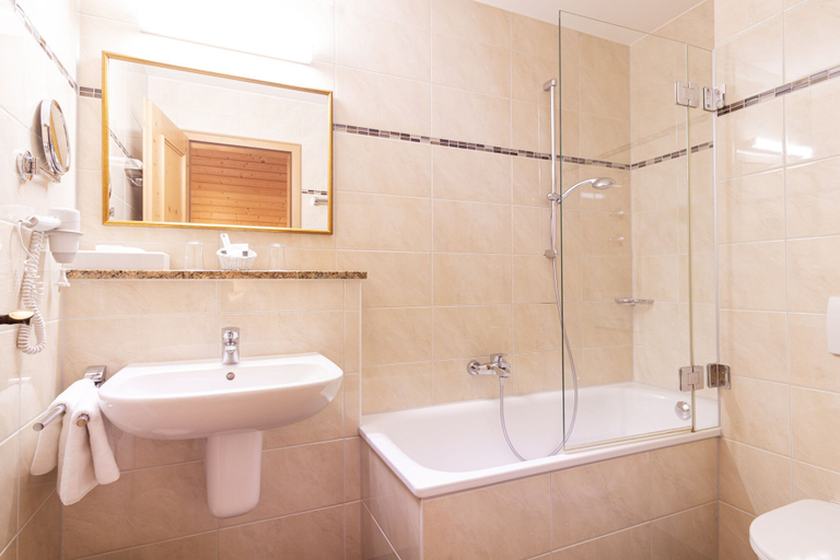 Bathroom 4, Glasl's Landhotel, Ebersberg