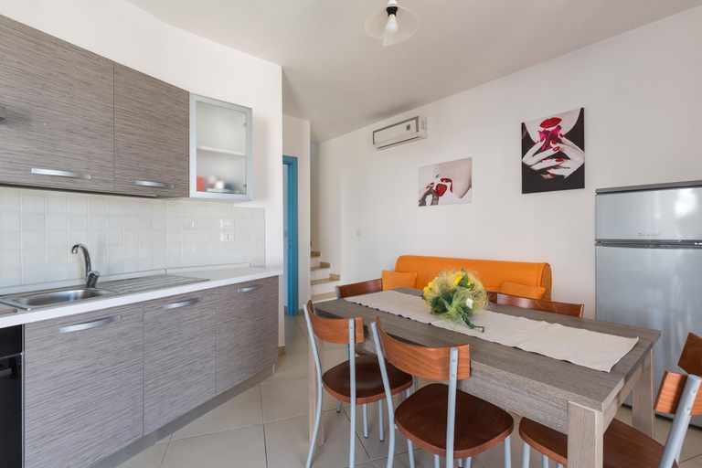 Others 5, Villetta Catia, Lecce