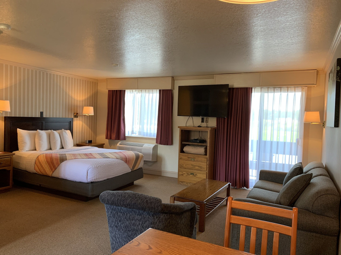 Bedroom 3, Coachman Inn & Suites, Island