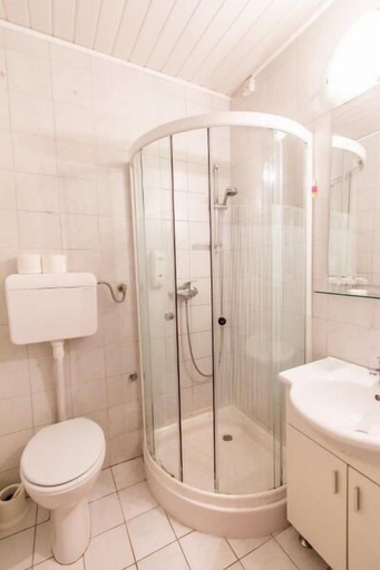 Bathroom 4, Hotel Omorika, Punat