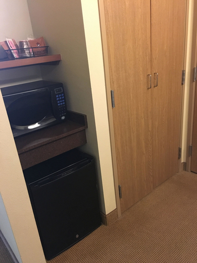Bedroom 3, AmericInn by Wyndham Monmouth, Warren