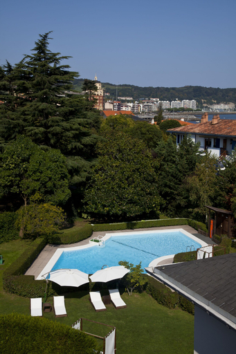 Exterior & Views 15