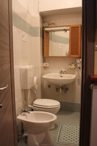 Bathroom 4, Hotel Cavallo Bianco, Novara