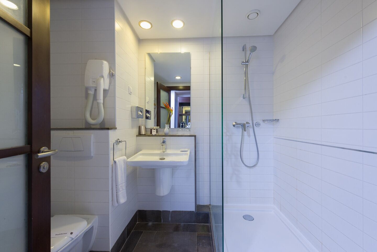 Bathroom 5, Corail Suites Hotel, Bouhaira