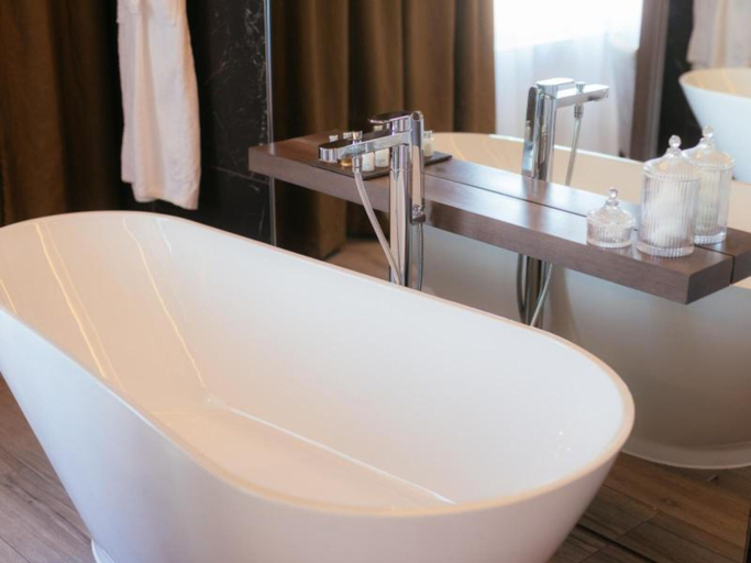 Bathroom 4, The Redhurst Hotel, East Renfrewshire