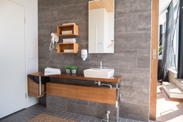 Bathroom 5, Kultaranta Resort, Finland Proper