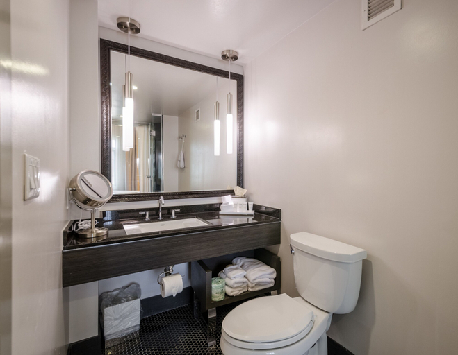 Bathroom 4, The Padre Hotel, Kern