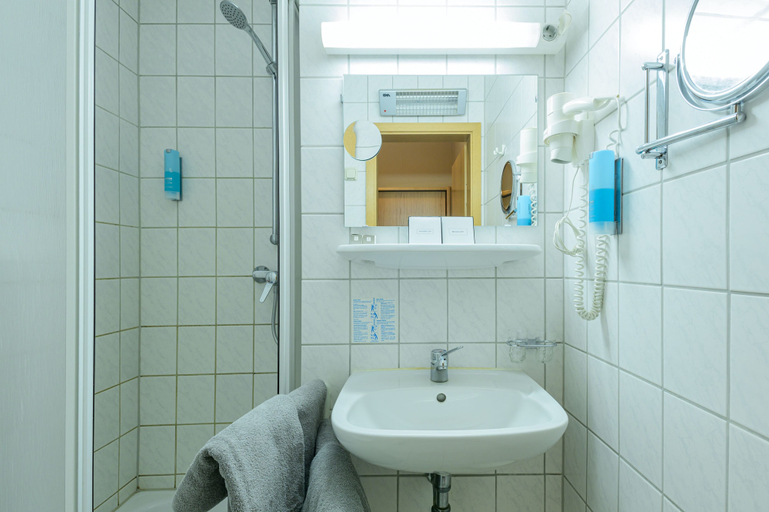 Bathroom 5, Waldhotel Berghof, Gotha