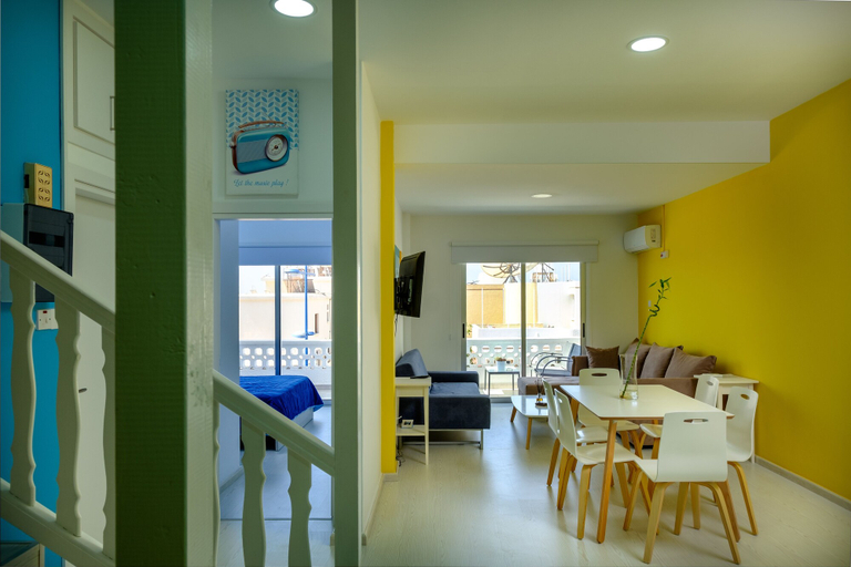Food & Drinks, Anonymous - 2BR - 2Floors - Central