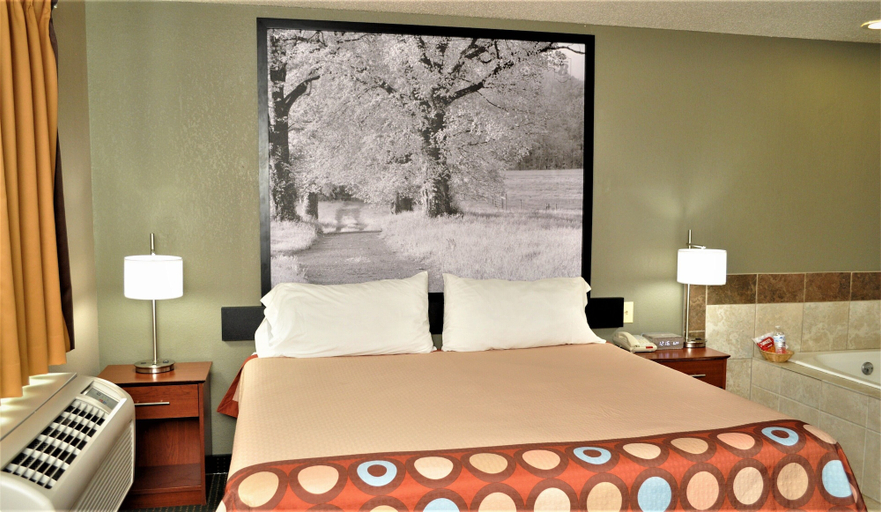Bedroom 3, Super 8 by Wyndham Clearfield, Clearfield