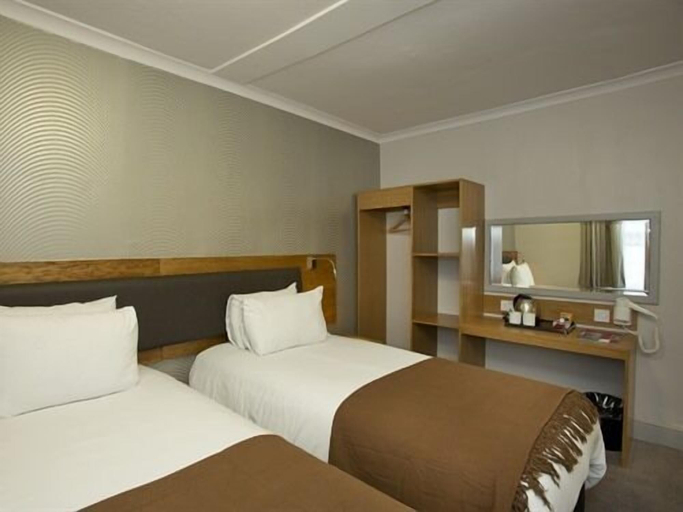 Bedroom 2, The Goddard Arms, Swindon
