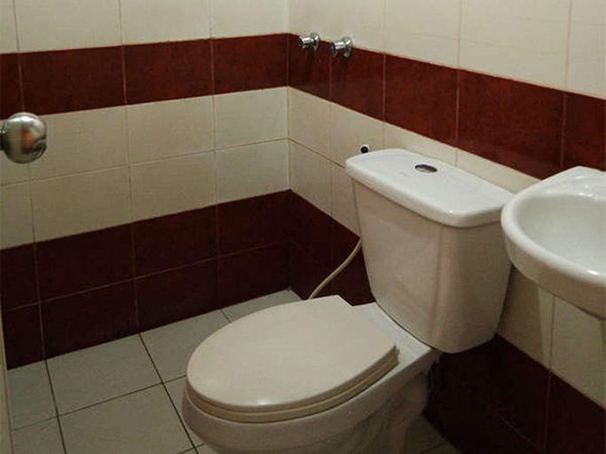 Bathroom 3, Astrotel Anonas, Quezon City