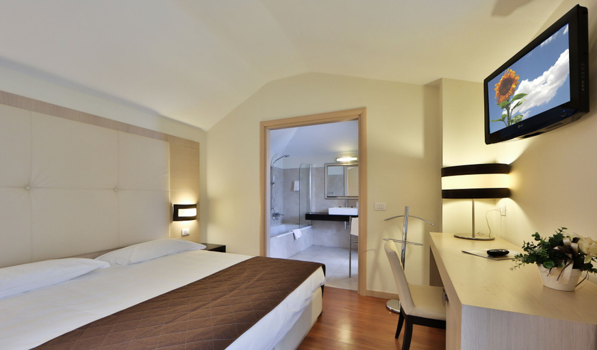 Bedroom 3, Regal Hotel, Brescia