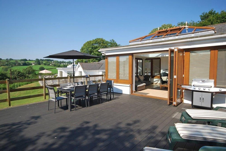 Exterior & Views 2, Oaktree Lodge - Luxury Cottage Hot Tub Sea Views, Pembrokeshire