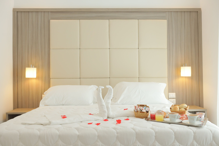 Bedroom 5, Garibaldi Suite, Napoli