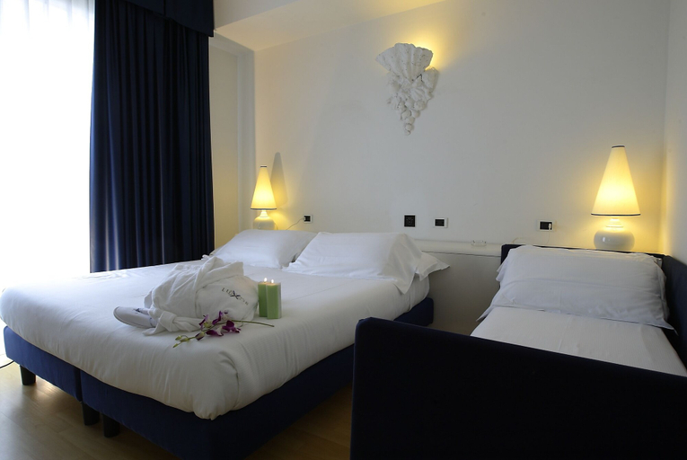 Bedroom 3, Hotel Luxor, Rimini