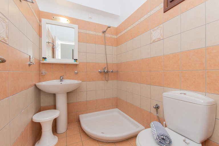 Bathroom 4, Summer Dream II, South Aegean