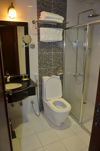 Bathroom 5, Laguna Hotel Suites, Salmiya