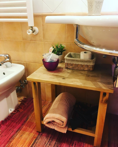 Bathroom 5, JFK b & b, Rome