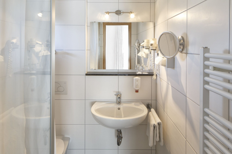 Bathroom 5, Hotel Schwärs Löwen Freiburg, Freiburg im Breisgau