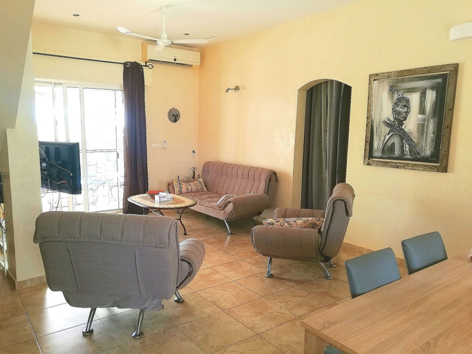 Others 5, Villa Elodie, Mbour
