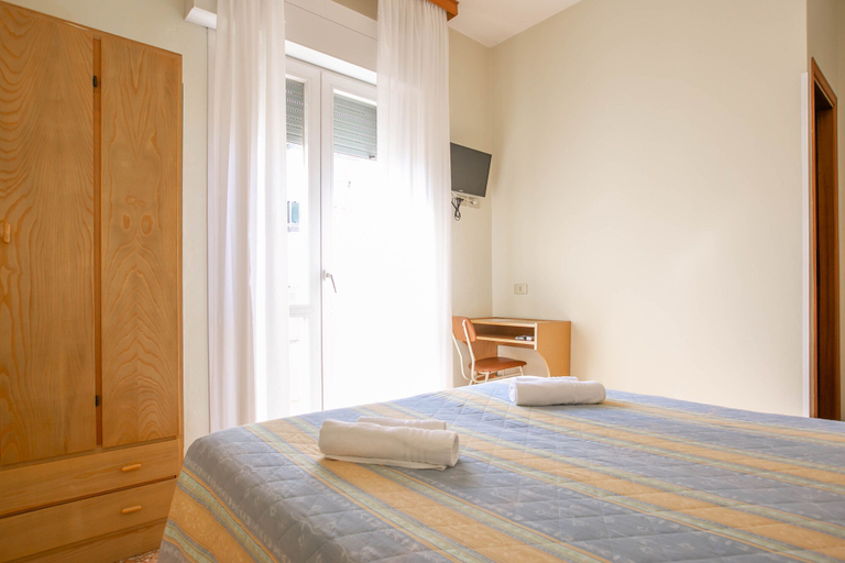 Bedroom 2, Hotel Ischia, Rimini